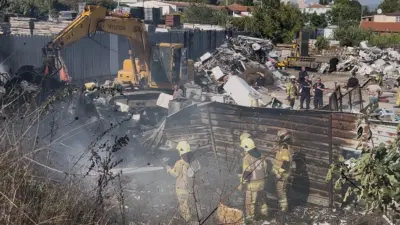 Bursa’nın Yıldırım ilçesinde geri dönüşüm deposunda çıkan yangın ekiplerin müdahalesiyle