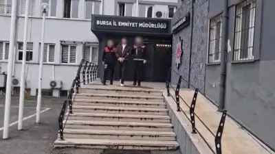 Bursa’da bir güzellik merkezinin, vatandaşları işlek caddelerde broşür dağıtma, anket