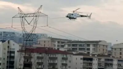 Bursa’da elektrik iletim hatlarının bakım çalışmaları sırasında helikopter kullanılması dikkat