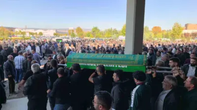 Bursa’nın İnegöl ilçesinde faaliyet gösteren bir geri dönüşüm tesisinde ekskavatör