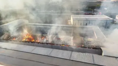 Bursa’nın Nilüfer ilçesinde bir mobilya üretimi yapılan fabrikada çıkan yangın