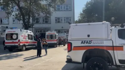Bursa’nın Kestel ilçesindeki Şehit Mustafa Kurt Ortaokulu’nda gaz paniği yaşandı.
