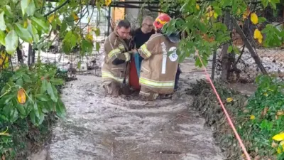 Bursa’nın İznik ilçesinde sel sularının taşması sonucu evlerinde mahsur kalan