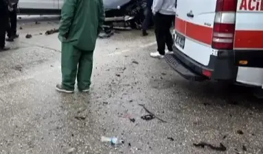 Bursa’nın Osmangazi ilçesinde yağmur nedeniyle kayganlaşan yolda meydana gelen zincirleme