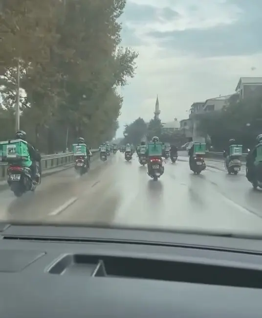 Bursa’da geçtiğimiz ay geçirdiği trafik kazasında ağır yaralanan kurye, dün