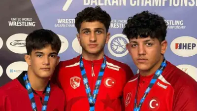 Bursa Büyükşehir Belediyespor Kulübü sporcuları, Hırvatistan’da gerçekleştirilen Yıldızlar Balkan Güreş