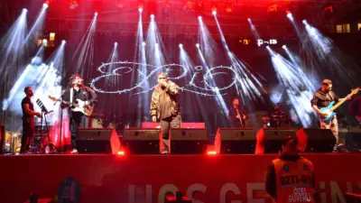 Çorum’da 29 Ekim Cumhuriyet Bayramı kutlamaları kapsamında düzenlenen konserde Eypio,