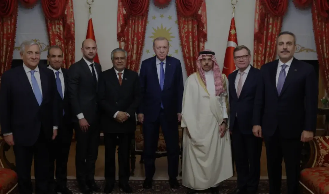 Cumhurbaşkanı Erdoğan, İstanbul'da düzenlenen R4+E3 Dışişleri Bakanları Toplantısı için Türkiye'ye