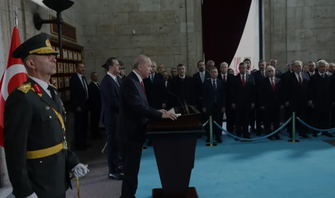 Cumhuriyetin 103. kuruluş yıl dönümü nedeniyle Anıtkabir'de düzenlenen resmi törende