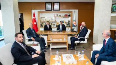 Cumhurbaşkanı Yardımcısı Cevdet Yılmaz, Gölbaşı Belediye Başkanı Yakup Odabaşı’nı makamında