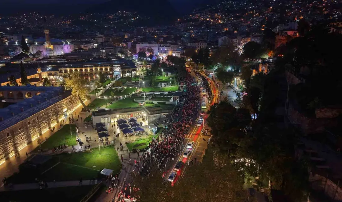 Bursa Büyükşehir Belediyesi tarafından Cumhuriyet Bayramı dolayısıyla düzenlenen kortejde marşlar
