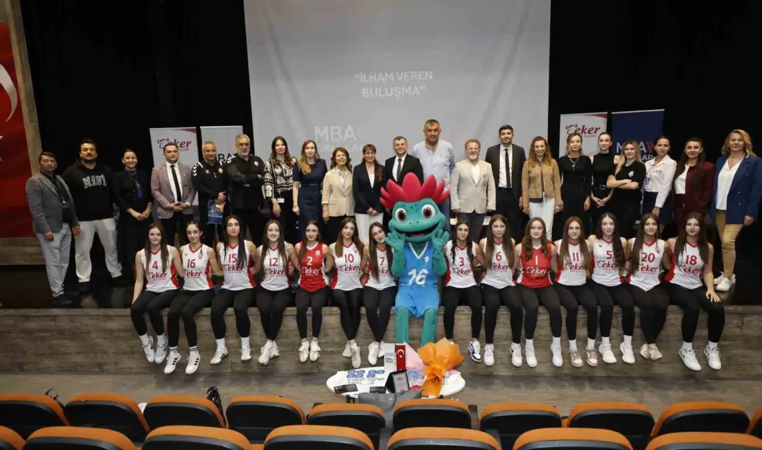 Öğrenciler, Dünya Kız Çocukları Günü’nde Kadınlar 2’nci Ligi’nde mücadele eden