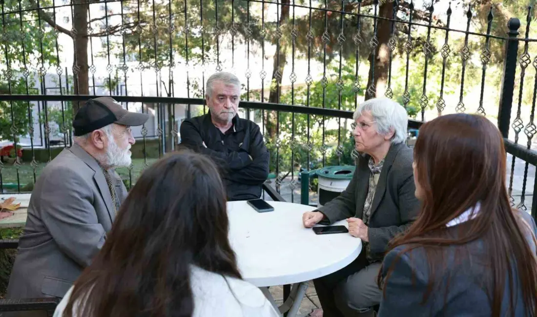 Osmangazi Kent Konseyi Başkanı Sevim Sakallı ve yönetim kurulu üyeleri,