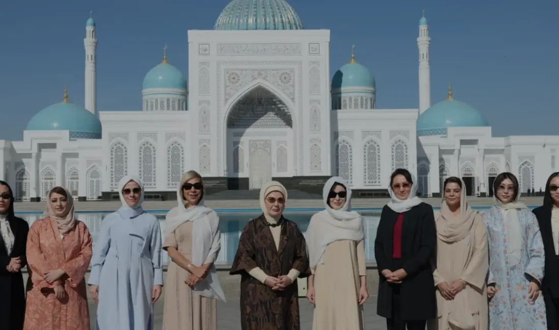Özbekistan'da bulunan Emine Erdoğan, Semerkant'taki İmam Buhari Anıt Kompleksi'ni ziyaret