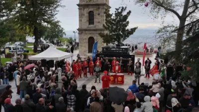 Bursa’nın fethinin 700. yılı etkinlikleri kapsamında düzenlenen ‘Mehterler Buluşması’, meydan