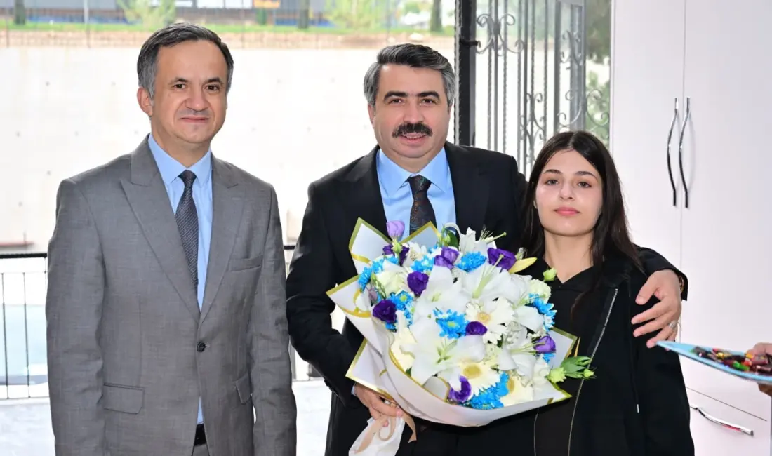 Yıldırım Belediye Başkanı Oktay Yılmaz, Ahmet Vefik Paşa Anadolu Lisesi’ni