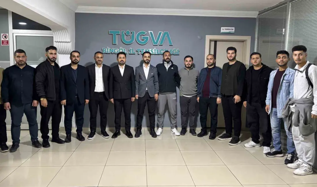 Gençlerle bir araya gelen AK Parti Bingöl İl Başkanı Yılmaz