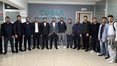 Gençlerle bir araya gelen AK Parti Bingöl İl Başkanı Yılmaz