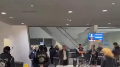 Sabah saatlerinde Halk TV’nin binasında Mali Suçlarla Mücadele Şube Müdürlüğü