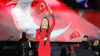 Türk pop müziğinin sevilen ismi Hande Ünsal Amasya’da konser verdi.
