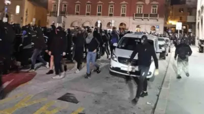 Hırvatistan’ın Split kentinde Hajduk Split taraftarı yaklaşık 150 kişi, Hollanda
