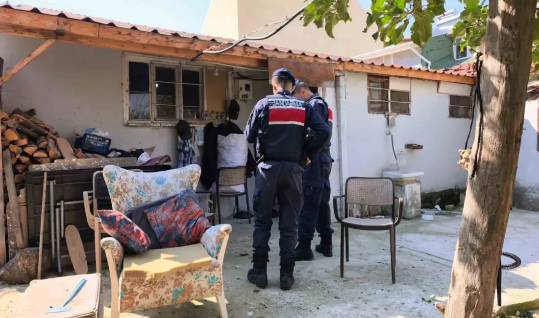 Bursa’nın İnegöl ilçesinde 78 yaşındaki adam, komşuları tarafından evinde hareketsiz