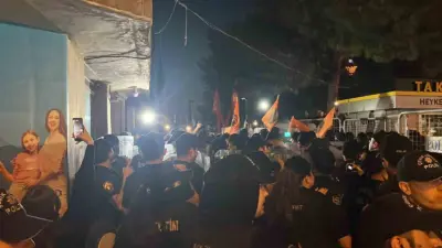 İzmir’de Büyükşehir Belediye Başkanı Cemil Tugay’ı protesto etmek amacıyla yürüyüş