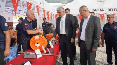 Adıyaman’ın Kahta ilçe Belediyesi, İtfaiye Haftası etkinlikleriyle vatandaşları yangınlara karşı