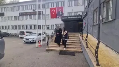 Bursa’nın Osmangazi ilçesinde bir evin kapısını kart-film yöntemiyle açarak yaklaşık