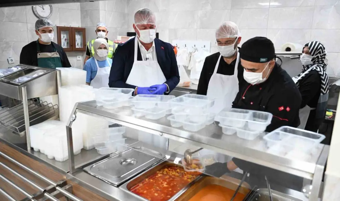 Karacabey Belediyesi, ihtiyaçlı vatandaşlara yönelik sosyal yardım hizmetleriyle dayanışmayı büyütüyor.