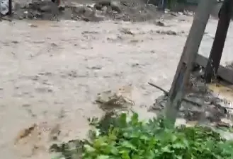Bursa’nın Karacabey ilçesi Boğazköy Mahallesi mevkiinde dere taşkını yaşandı. Edinilen