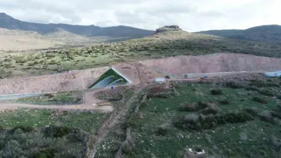 Ulaştırma ve Altyapı Bakanı Abdulkadir Uraloğlu, karayolu ve demiryolunda bugüne