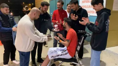 Bursa’nın İnegöl ilçesinde iki otomobilin çarpıştığı kazada yaralanan genç sürücüye,