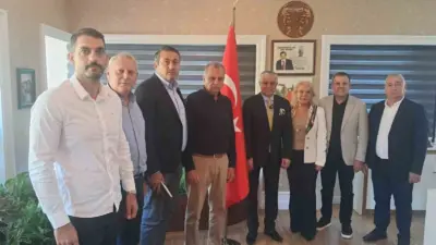 Kemer Belediye Başkanı Necati Topaloğlu, 8 belediye meclis üyesiyle birlikte