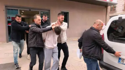 Bursa’nın İnegöl ilçesinde kız meselesi sebebiyle çıktığı öne sürülen bıçaklı