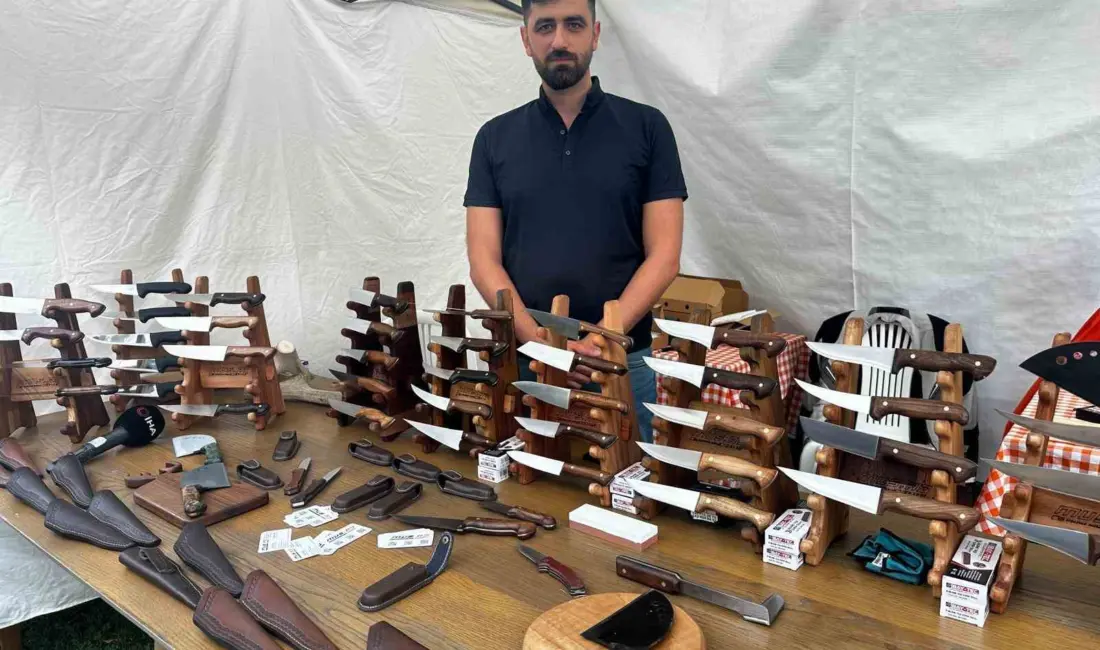 Bursa’da 8 yıldır bıçakçılık yapan Adem Çoban’ın, hayvan sağlığı için