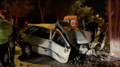 Bursa’nın Osmangazi ilçesinde kontrolden çıkan otomobilin duvara çarpması sonucu meydana