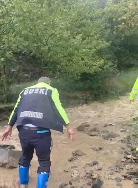 Bursa’da etkili olan yoğun yağışların ardından Mudanya’daki Karanlık Dere’de taşkın