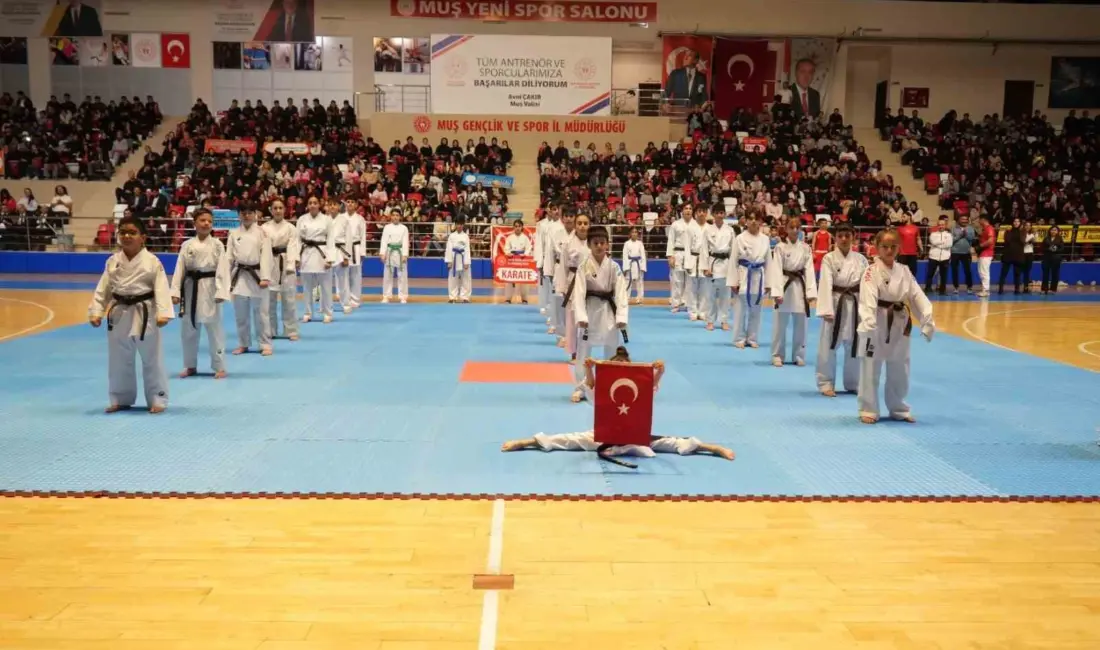Muş’ta Cumhuriyet’in ilanının 103. yıl dönümü düzenlenen törenlerle kutlandı. Muş’ta
