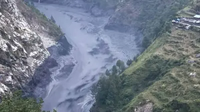 Nepal’in Gorkha bölgesinde meydana gelen sel sonucu 100’den fazla yabancı