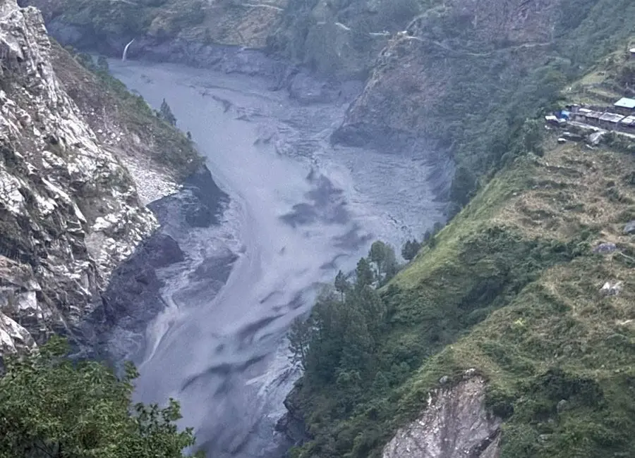 Nepal’in Gorkha bölgesinde meydana gelen sel sonucu 100’den fazla yabancı