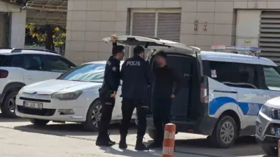 Bursa’nın İnegöl ilçesinde bir ortaokula belinde tabancayla giren 24 yaşındaki