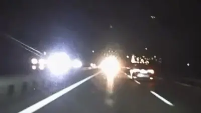 Bursa’da otobanda ters yönde ilerleyen bir otomobil, trafikte tehlikeli anların