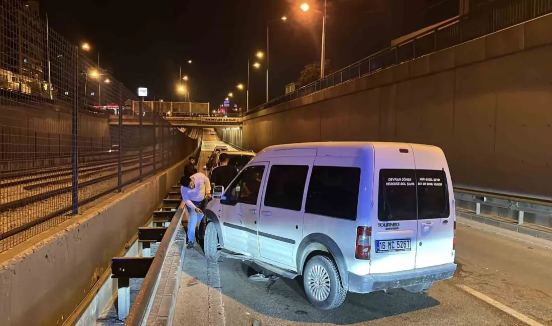 Bursa’da otomobile çarpan motosiklet sürücüsü yaralandı. Kaza sebebiyle yol, tek