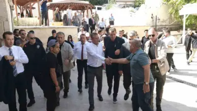 Yeni Parti Genel Başkanı Özgür Özel, belediye başkanlarına yönelik yürütülen