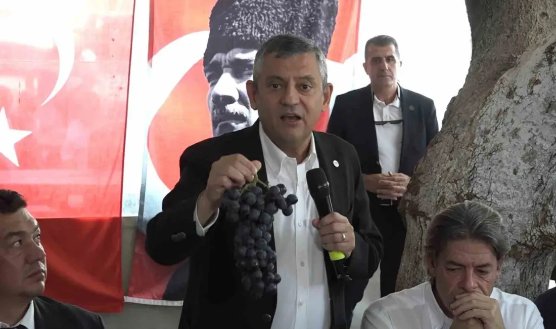 Bursa’da çiftçilere hitap eden Yeni Parti Genel Başkanı Özgür Özel,