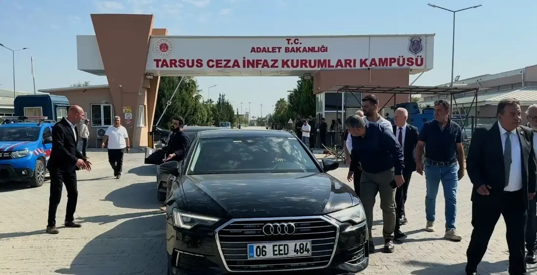 Yeni Parti Genel Başkanı Özgür Özel ve beraberindeki heyet, Tarsus