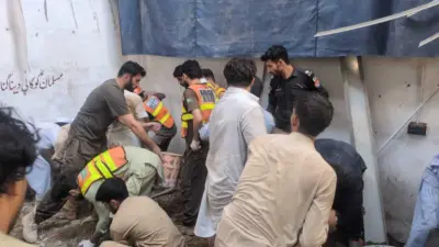 Pakistan’da bir okulun çatısının çökmesi 28’i çocuk, 1’i öğretmen olmak