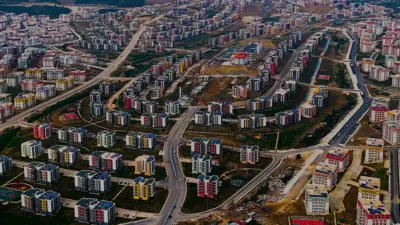 Rus basını, Türkiye'nin deprem bölgesindeki inşaat hızını ve 174 bölgede