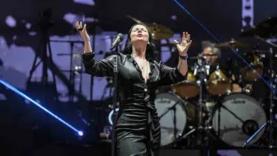 Türk rock müziğinin güçlü sesi Şebnem Ferah, yeniden başladığı konser